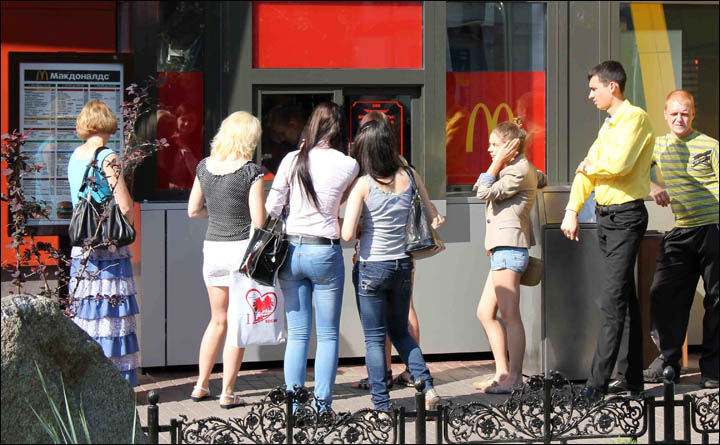 US fast food giant McDonald's is to open as many as ten restaurants in Novosibirsk region in 2013 in a major push into Siberia