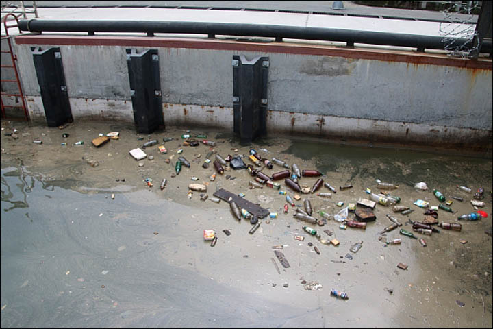 Amur Bay polluted