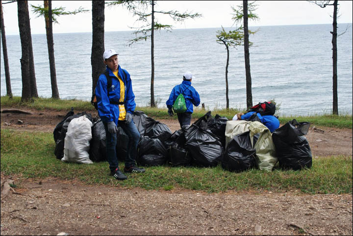 Volunteers clean Baikal shore