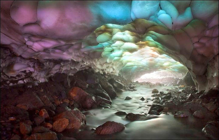 Mutnovsky volcano caves