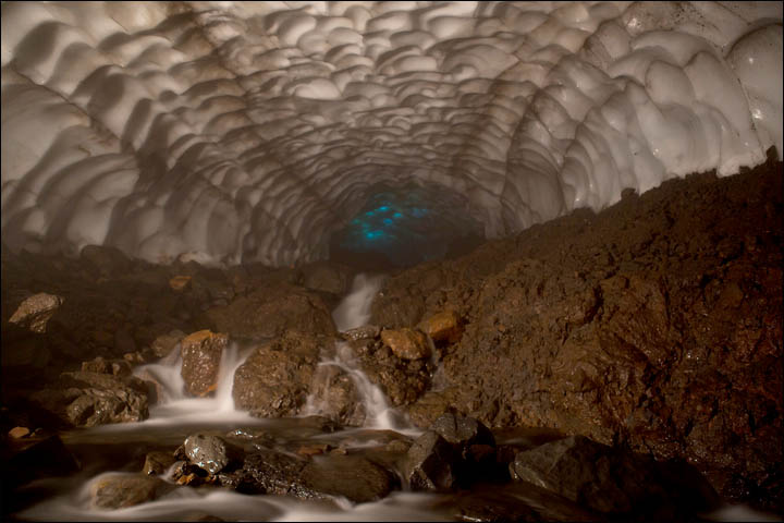 Mutnovsky volcano caves