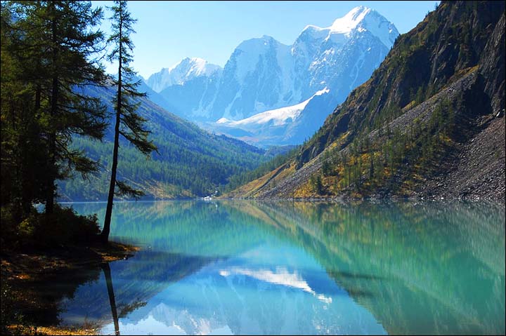 Nizhnee Shavlinskoye Lake, Altai, Siberia