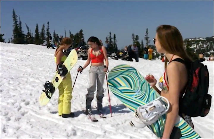 Bikini snowboarding Siberia