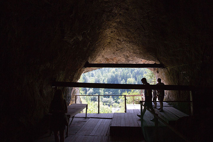 Treasure trove of Palaeolithic jewellery, made at least 45,000 years ago, found in  Denisova Cave  