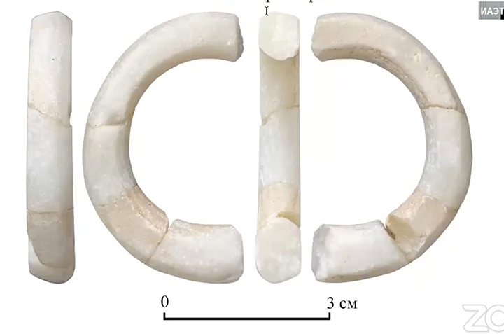 Treasure trove of Palaeolithic jewellery, made at least 45,000 years ago, found in  Denisova Cave  