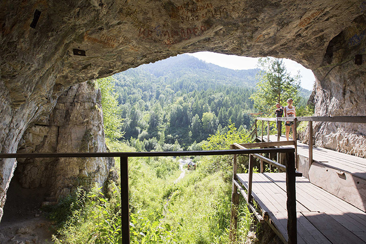 Treasure trove of Palaeolithic jewellery, made at least 45,000 years ago, found in  Denisova Cave  