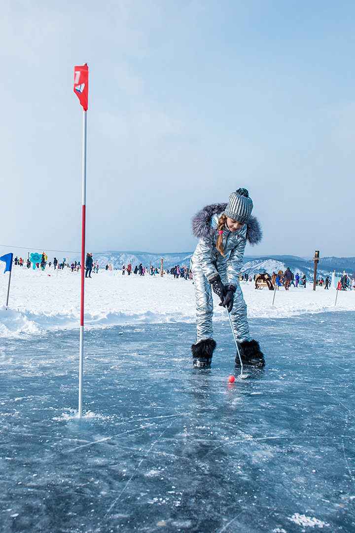 Teeing off for golf contest on frozen surface world’s deepest lake