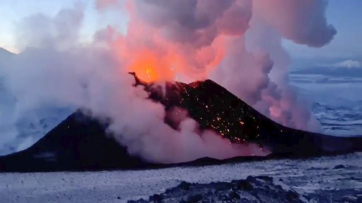 Spectacular footage records the formation of new second cone on highest active volcano in Eurasia