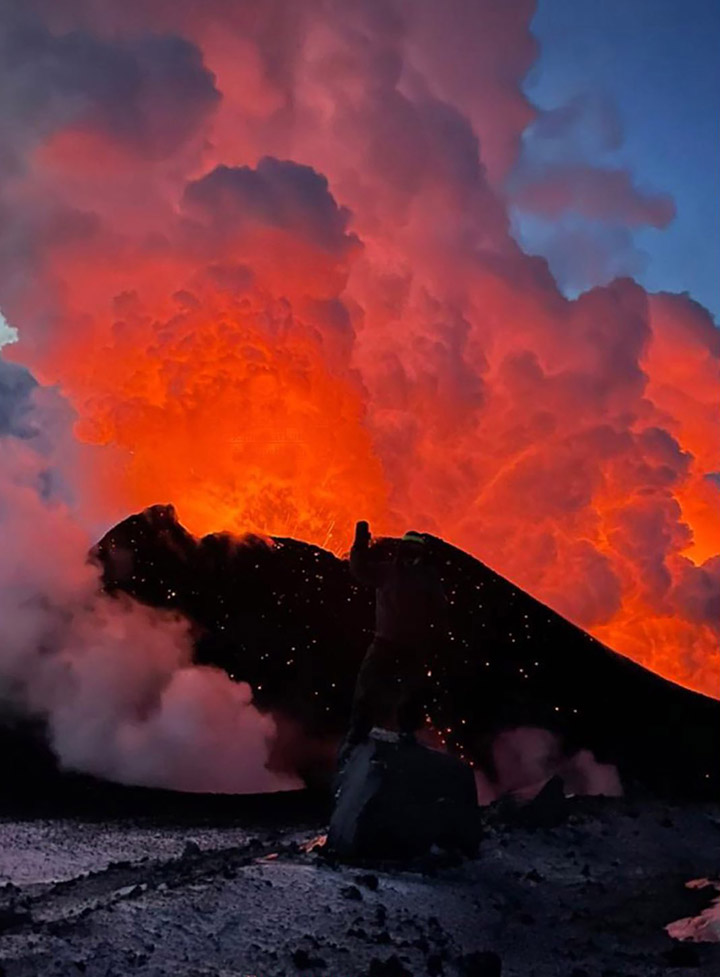 Spectacular footage records the formation of new second cone on highest active volcano in Eurasia