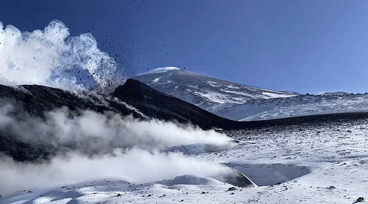 Spectacular footage records the formation of new second cone on highest active volcano in Eurasia