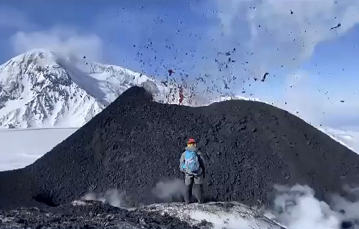 Spectacular footage records the formation of new second cone on highest active volcano in Eurasia