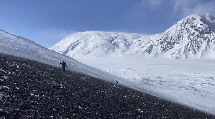 Spectacular footage records the formation of new second cone on highest active volcano in Eurasia