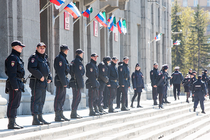 'Monstration' leader detained by police special forces.