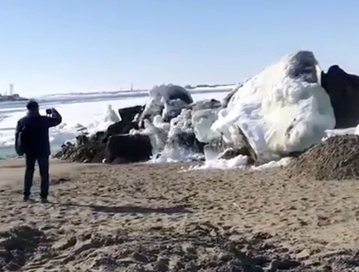 Ice tsunami in the extreme north of Russia means summer is finally here 