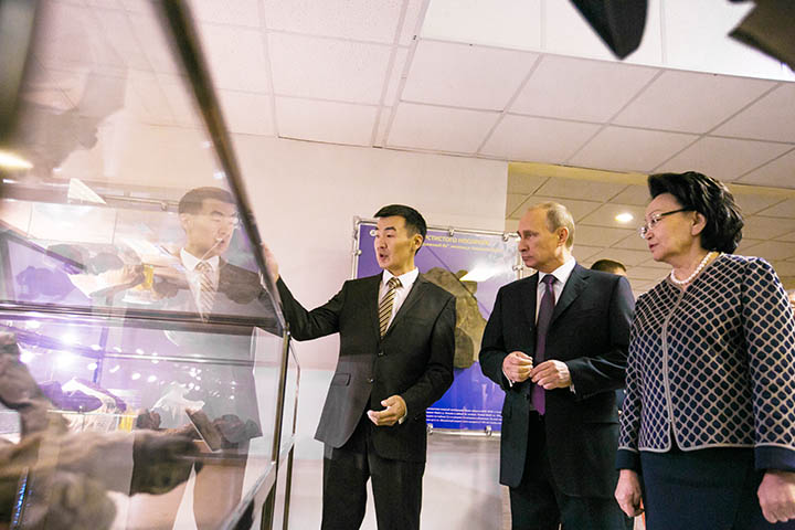 Putin visits Mammoth Museum in Yakutsk