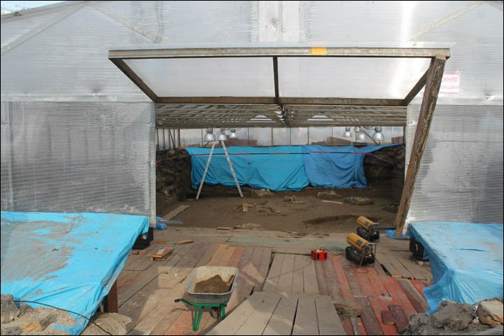 Excavations on Afontova gora in winter time
