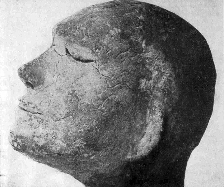 Tagar clay head pictured by Anatoly Martynov