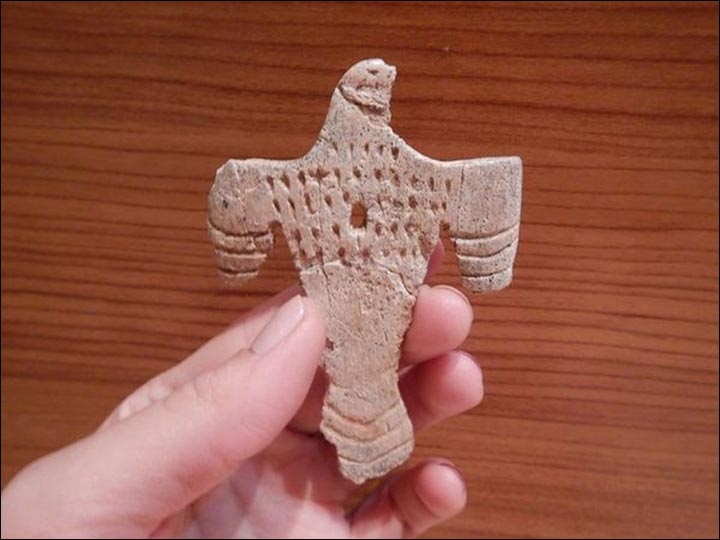 Bird figurine