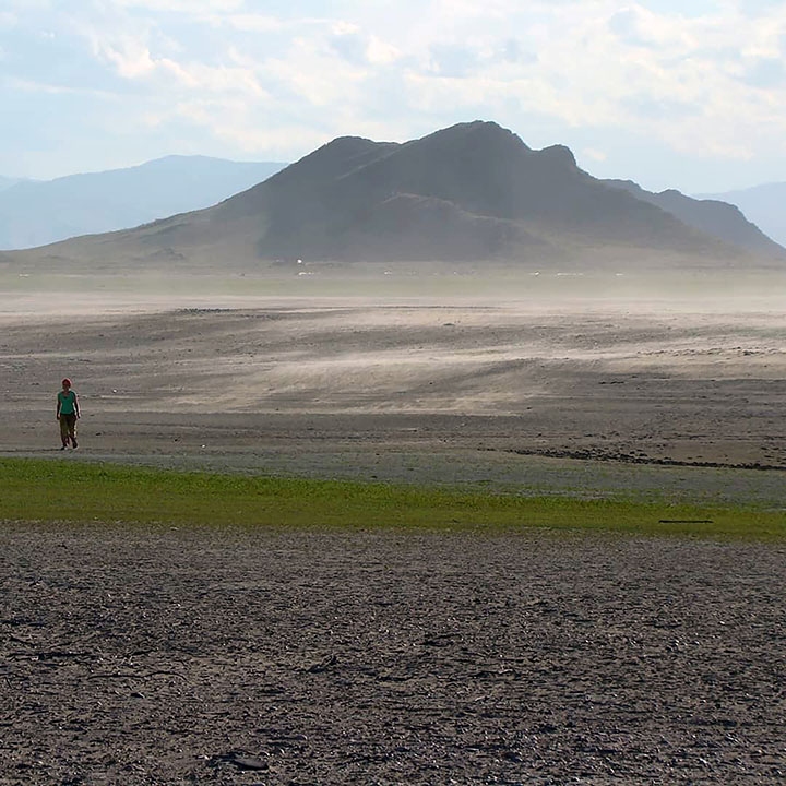 Archeologist in awe at 2,100 year old iPhone-like belt buckle unearthed in Atlantis grave in Tuva