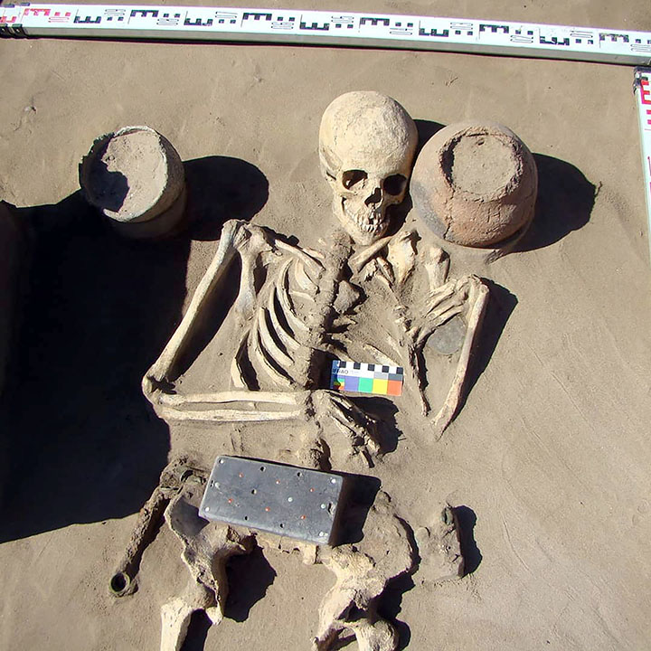 Archeologist in awe at 2,100 year old iPhone-like belt buckle unearthed in Atlantis grave in Tuva