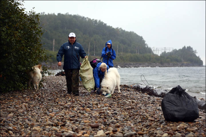 Volunteers clean Baikal shore