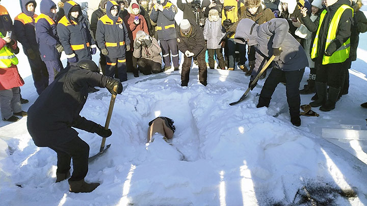 Oleg being buried