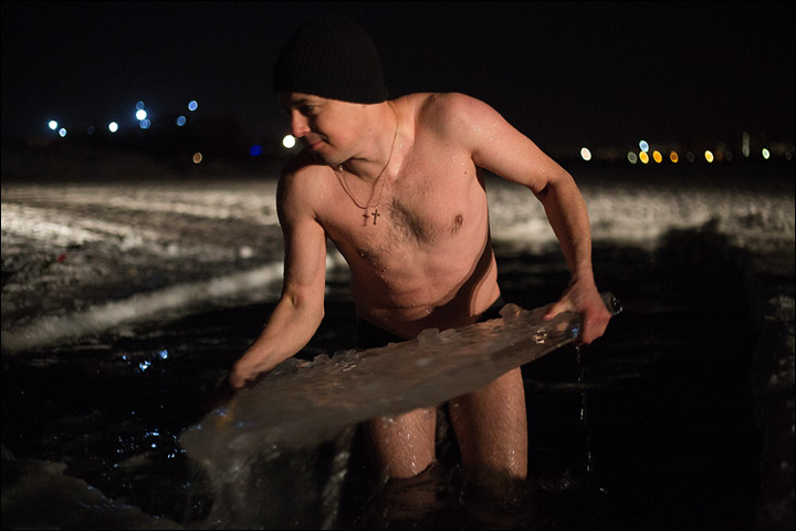 Cleaning ice hole