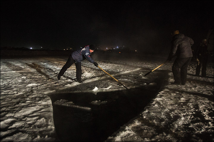 Cleaning ice hole