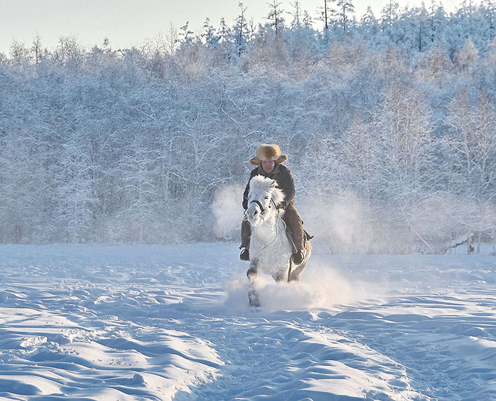 Schoolteacher captivates the world with stunning pictures from the heart of Russia’s coldest region