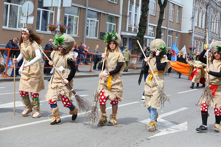 Flash of colour on grey day as Irkutsk celebrates one of Russia’s few carnivals inspired by locals