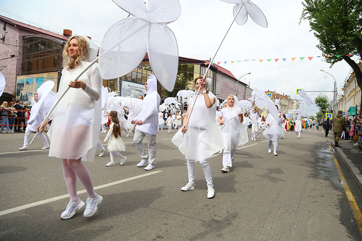 Flash of colour on grey day as Irkutsk celebrates one of Russia’s few carnivals inspired by locals