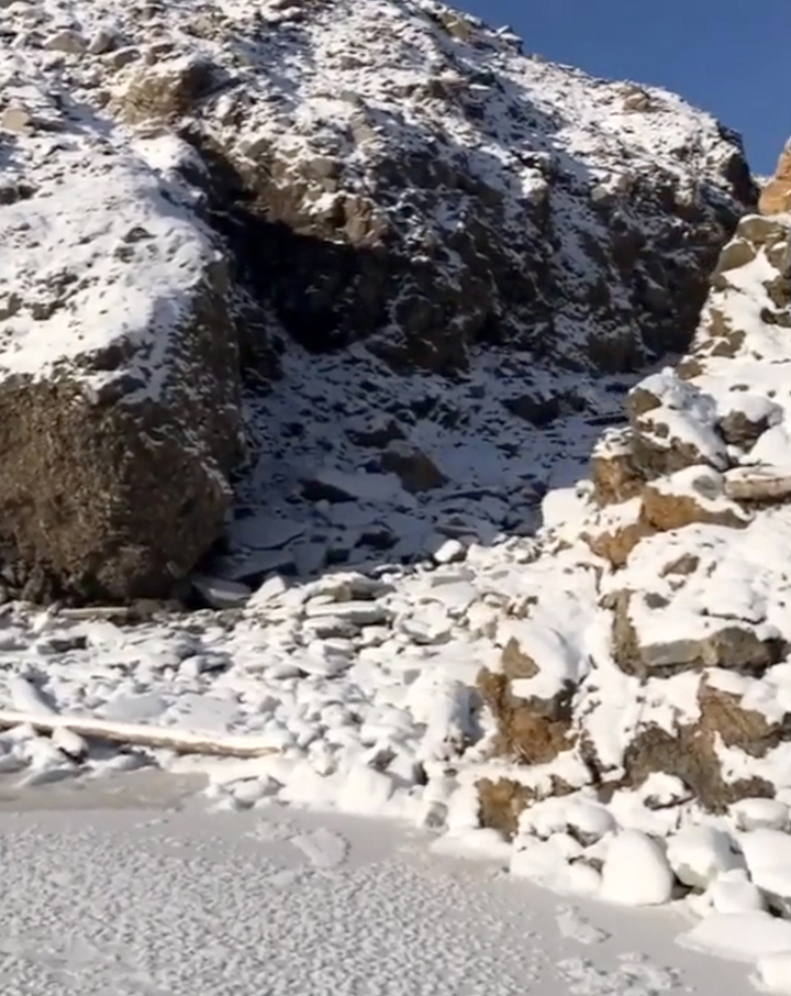 Army sent to assess giant rockfall