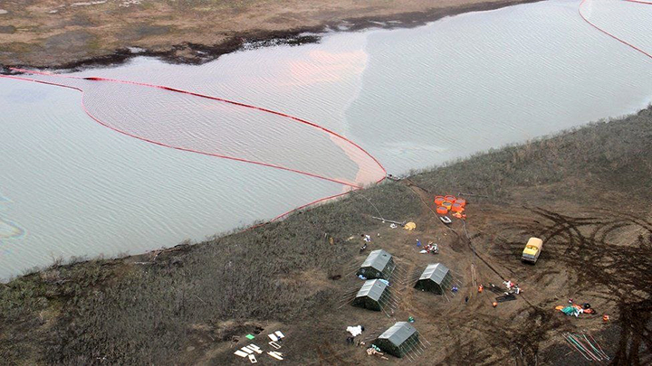 Toxic fuel from 21,000 ton leak reaches pristine lake, bypassing floating booms, as ‘rivers of diesel’ pollution cover-up is exposed