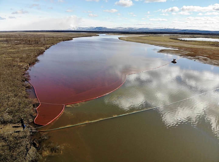 Toxic fuel from 21,000 ton leak reaches pristine lake, bypassing floating booms, as ‘rivers of diesel’ pollution cover-up is exposed