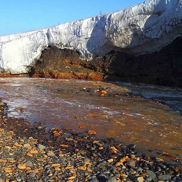 Toxic fuel from 21,000 ton leak reaches pristine lake, bypassing floating booms, as ‘rivers of diesel’ pollution cover-up is exposed
