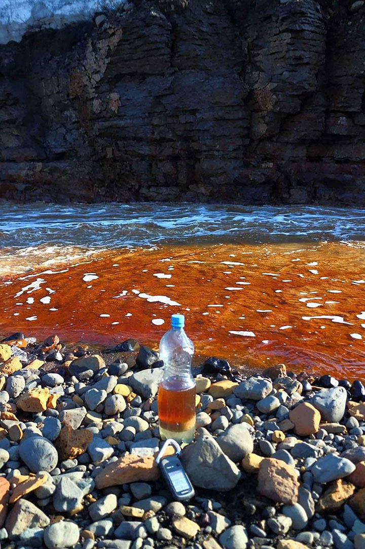 Toxic fuel from 21,000 ton leak reaches pristine lake, bypassing floating booms, as ‘rivers of diesel’ pollution cover-up is exposed