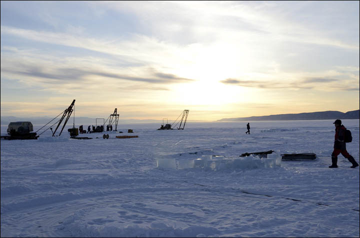 Baikal neutrino telescope