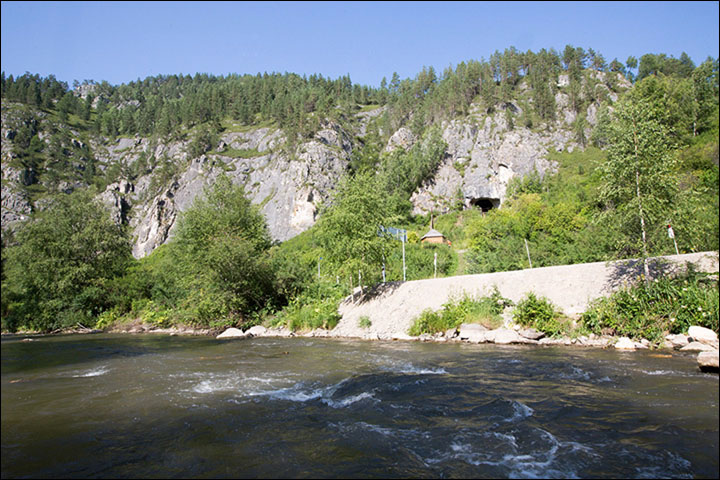 Peek inside the Siberian cave where inter-species love child ‘Denny’ lived 90,000 years ago