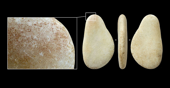 Colored pebble