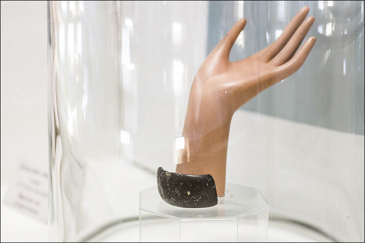 Denisovan bracelet