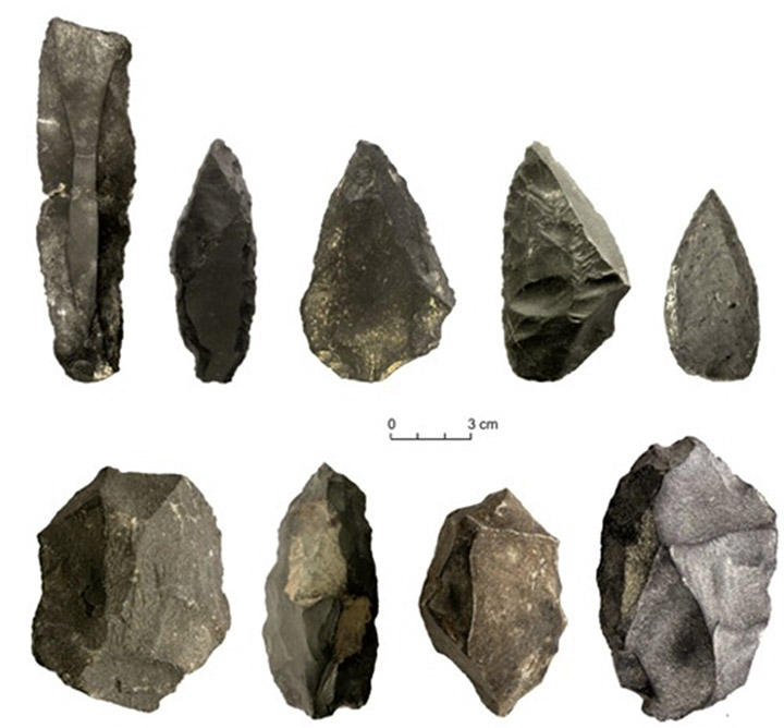 Denisova Cave implements