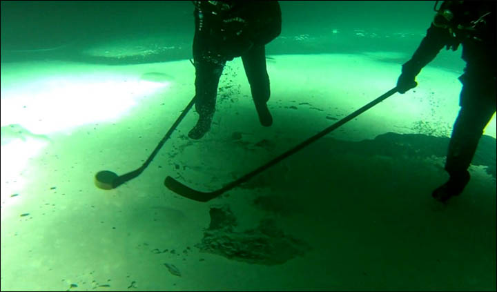 Underwater ice hockey in Kemerovo region